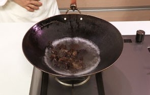 如何做出美味的黄瓜木耳炒肉卷