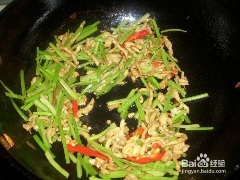 芹菜炒鸡肉的做法
