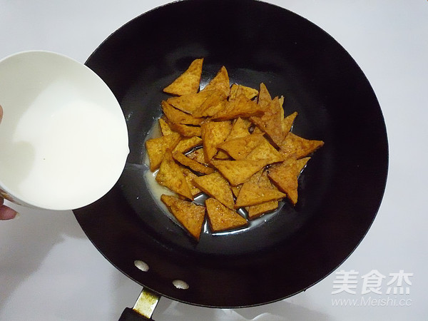 蜜汁辣豆干的做法