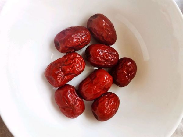 红枣银耳莲子汤