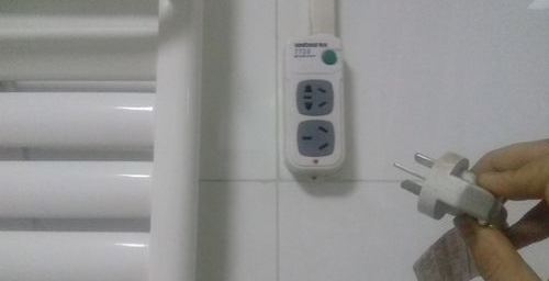 海尔热水器的排污口,怎么打开。具体步骤