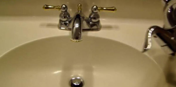 水龙头底部松动怎么办