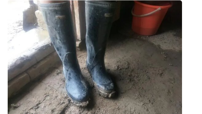 雨鞋穿着一直掉怎么办