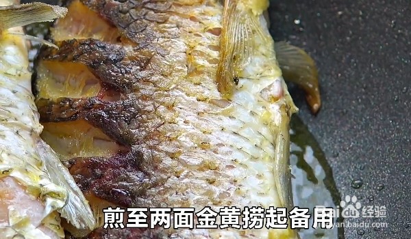 如何制作酱焖鲫鱼呢？