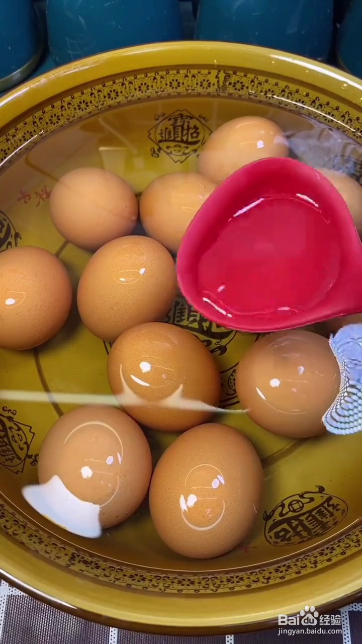 如何用电饭煲制作好吃的盐烤鸡蛋