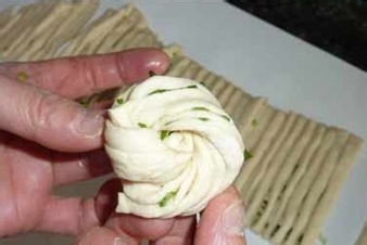 葱油小花卷:一口一个的小花卷好吃啊