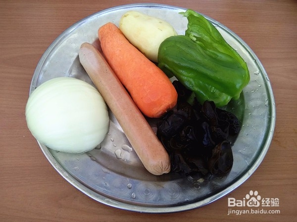 萝卜青椒炒牛肉肠