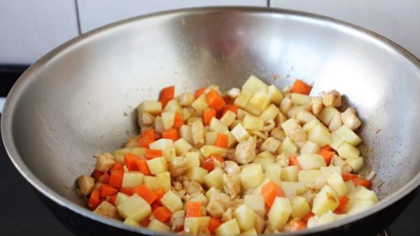 咖喱土豆鸡丁饭