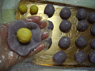 紫薯无花果馅冰皮月饼