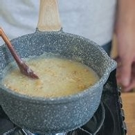 制作栗子枸杞小米粥