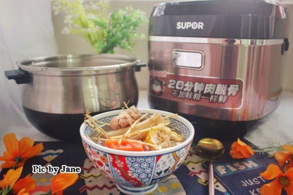 竹蔗茅根猪骨汤