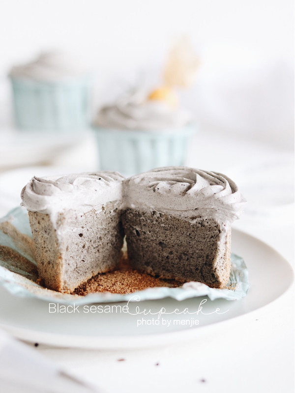 香浓黑芝麻纸杯蛋糕高颜值甜品