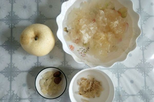 秋梨百合银耳羹