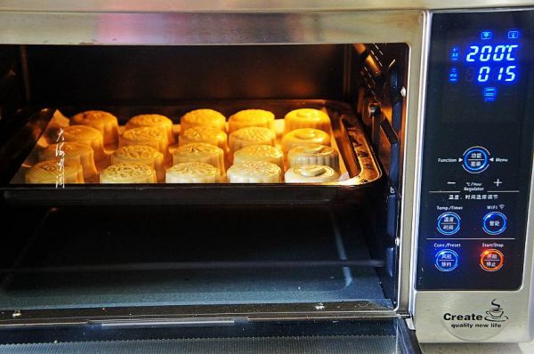 红豆沙蛋黄馅月饼