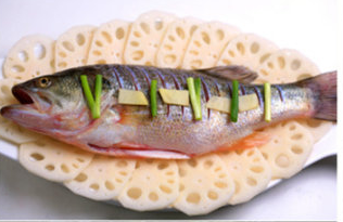 雪梨莲藕蒸鲈鱼