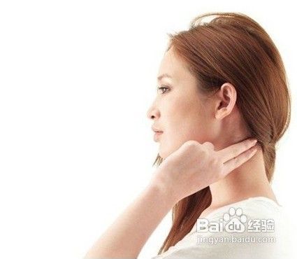 熟女面临脱发危机？ 头皮按摩5部曲