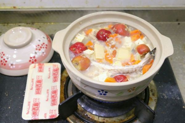 奶炖胖头鱼豆腐汤