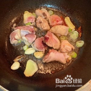 好吃美味的小鸡炖蘑菇