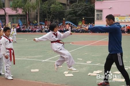 小孩子迷上网络游戏了怎么办？