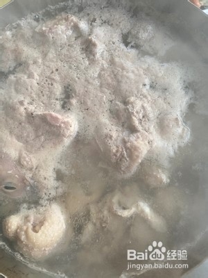 特色新做法野山珍煲土鸡