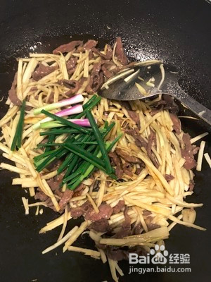 茭白炒牛肉的做法