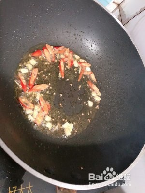 家常蒜苔炒腊肠怎么做