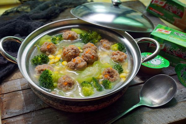 肉丸子杂蔬浓汤
