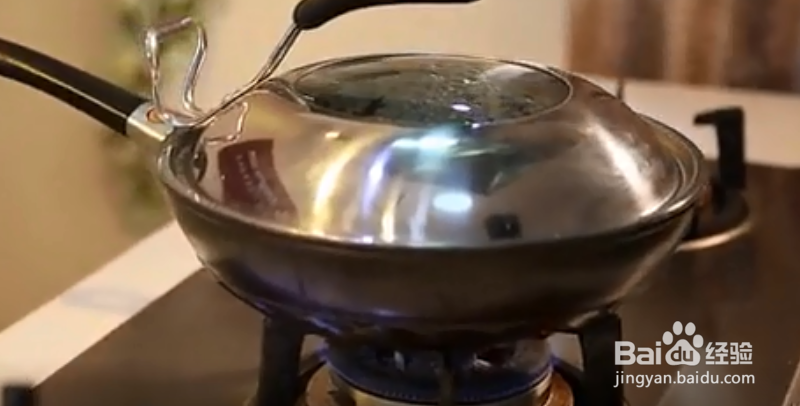 如何做一盘美味的土豆炖鸡块