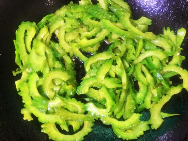 青椒炒苦瓜#夏日下饭菜#