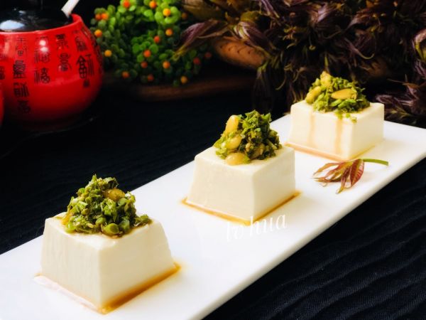 凉拌香椿松子豆腐