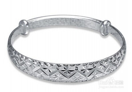 银手镯为什么会变黑？平时怎么保养呢？