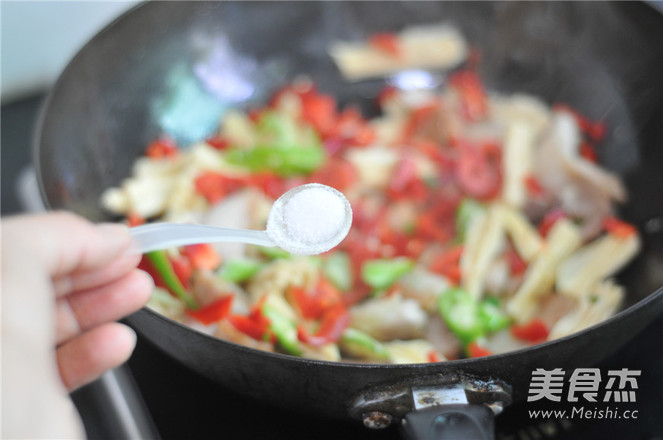 腐竹炒肉的做法