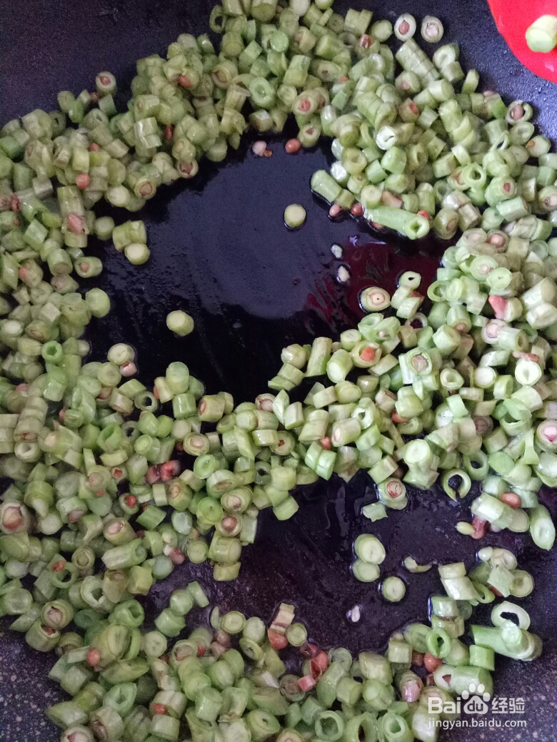 小孩子超喜欢的橄榄菜炒豇豆
