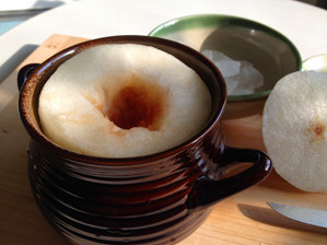 川贝炖雪梨要放水吗