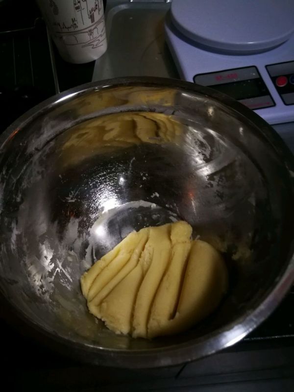 白莲蓉蛋黄月饼