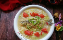 蕃茄白菜鲫鱼汤