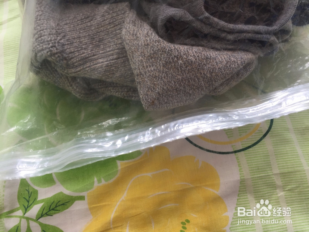 使用压缩袋打包衣服的操作方法