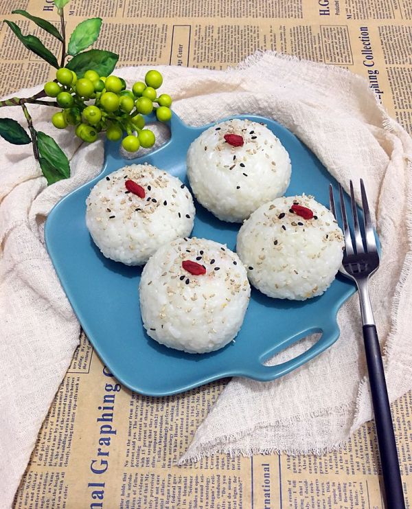 金枪鱼肉松饭团