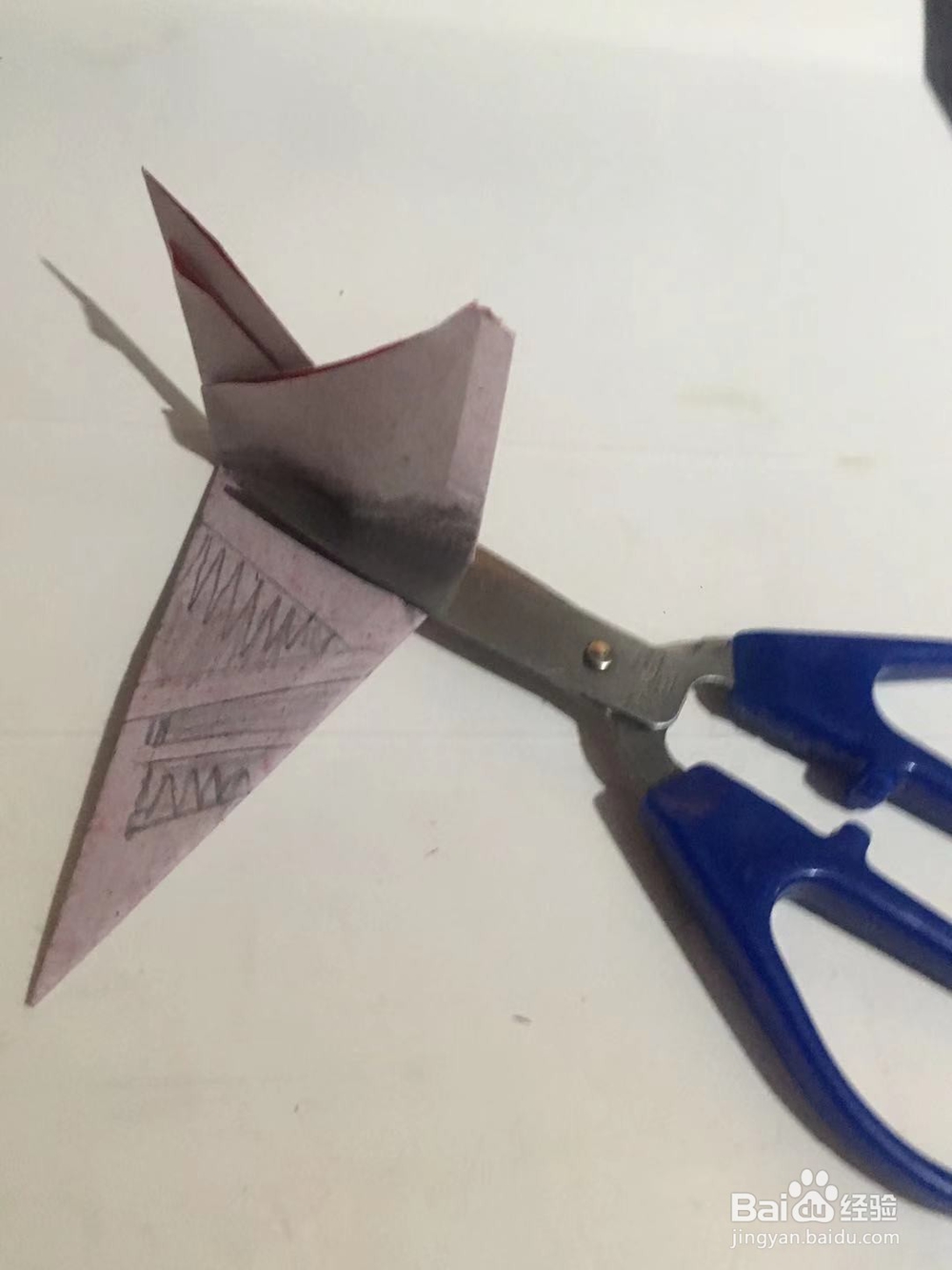 一颗漂亮的六芒星花样剪纸图案 怎样用彩纸裁剪