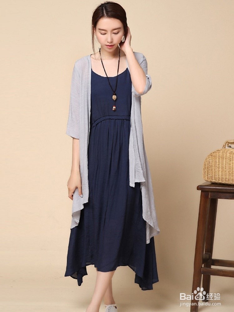 吊带长裙应该如何搭配