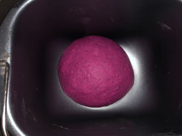 火龙果松软粉吐司