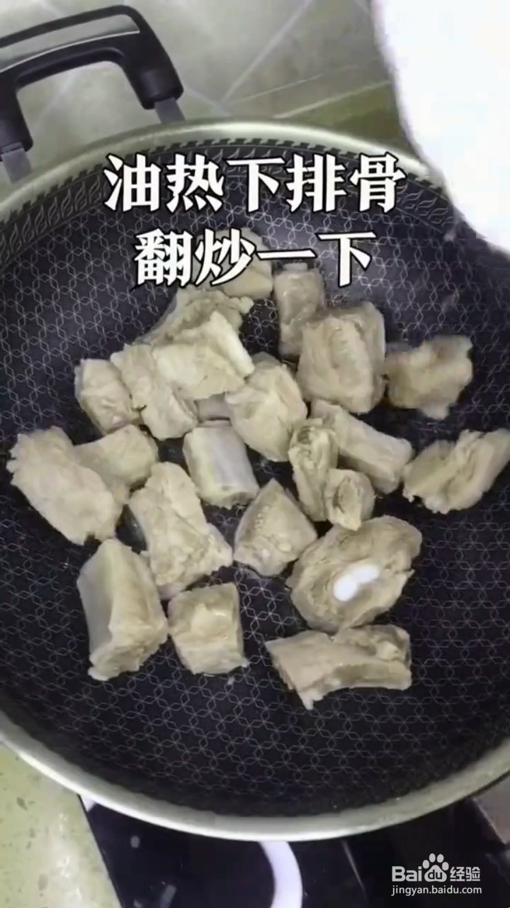 如何制作色香俱全的红烧排骨?