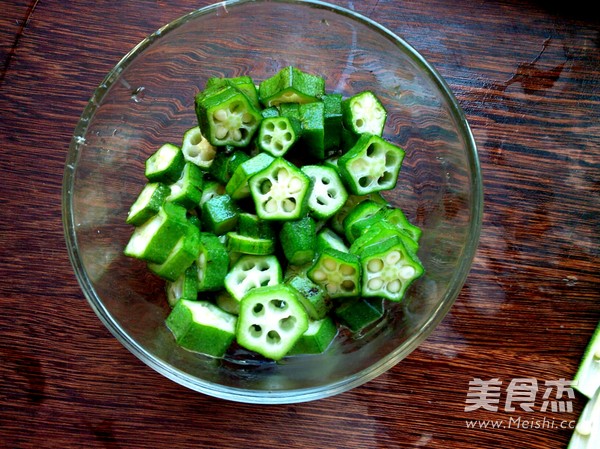 秋葵鸡蛋的做法