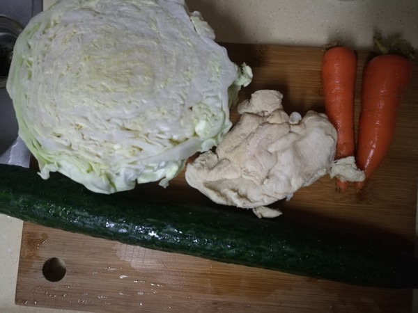 手抓饼卷鸡丝大拌菜丘比沙拉汁