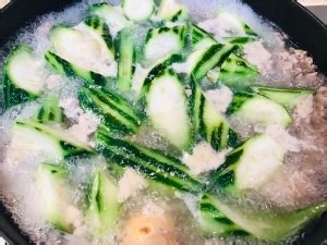 怎么做丝瓜肉沫咸蛋汤