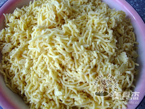 惊艳喜庆的红曲双色绿豆糕