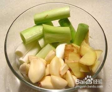 如何做出美味的蒜香青椒土豆片