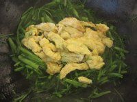 茴香苗鸡蛋打卤面的做法