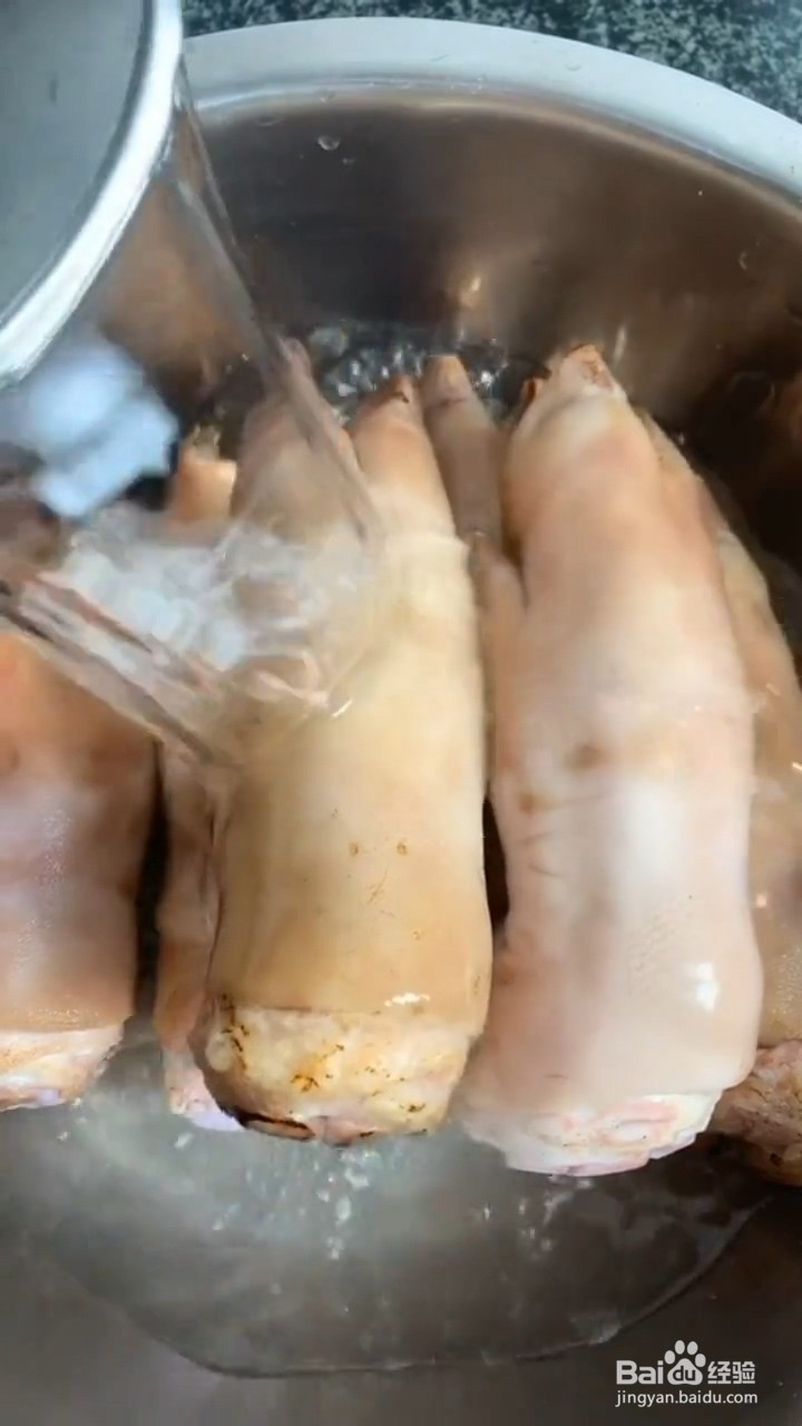 如何制作美味的家常酱猪蹄