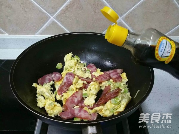 辣味蛋炒腊肠